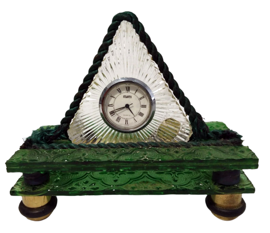 Horloge décorative à quartz Atlantis des années 1950 avec base en verre vert