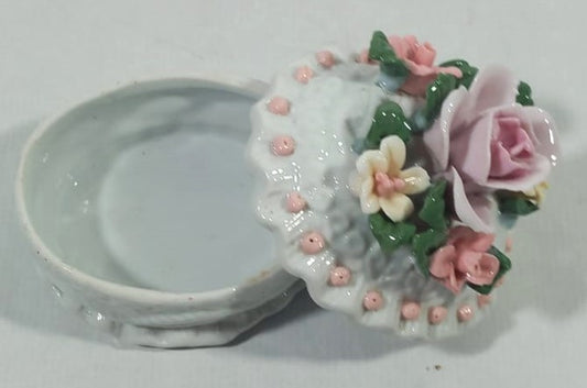 Gaia Porcelain Floral Box with Lid – 19th Century