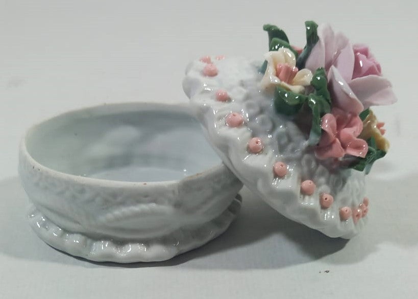 Gaia Porcelain Floral Box with Lid – 19th Century